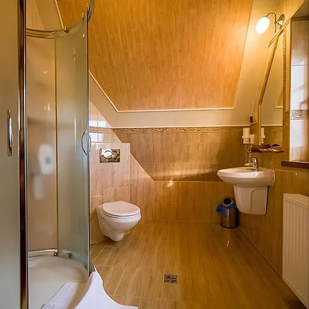 Casa de hóspedes Pensjonat Zbójecki Dwór Wellness&SPA, Jacuzzi ogrodowe, strefa do grillowania, plac zabaw dla dzieci, blisko basenów termalnych 3*